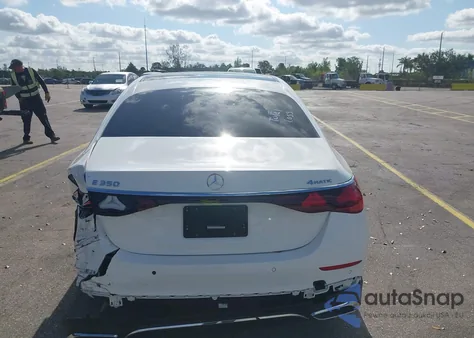 2025 Mercedes-Benz E 350 z USA, uszkodzony, nr VIN W1KLF4HBXSA090480